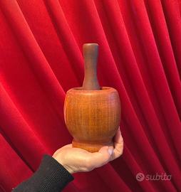 Mortaio e pestello vintage in legno