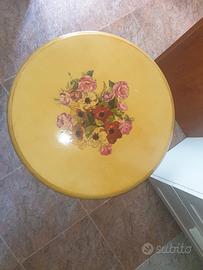 TAVOLINO rotondo con piano decorato 