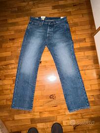 Jeans Levi’s 501 nuovi con cartellino