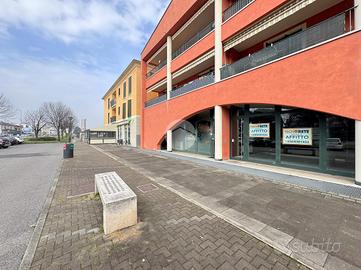 NEGOZIO A TRAVAGLIATO