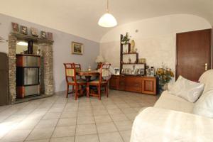 CASA SEMINDIPENDENTE A ALICE CASTELLO