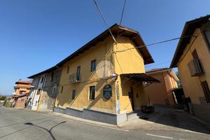 CASA SEMINDIPENDENTE A SAN COLOMBANO BELMONTE