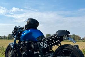 Kawasaki zr7 cafe race