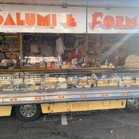 Autonegozio con piazze