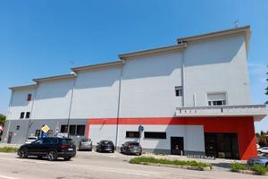 Locale commerciale a Massa Finalese