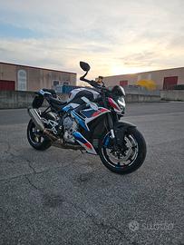 bmw m1000r