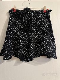 Gonna-pantaloni nera a pois bianchi