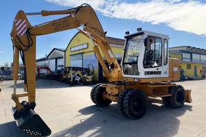 Escavatore gommato LIEBHERR A 310 B TRIPLICE