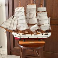 Modellini di nave da collezzione in legno.