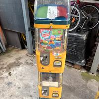 Distributore di palline compreso  palline e spediz