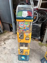 Distributore di palline compreso  palline e spediz