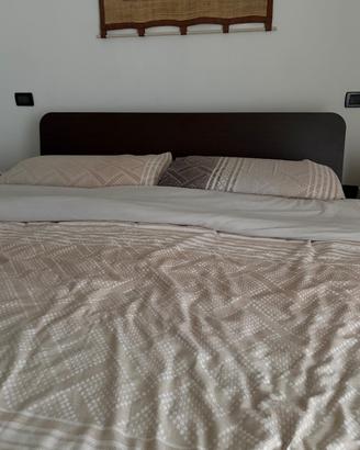 Struttura letto matrimoniale-materasso NON incluso