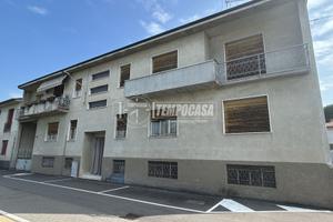 RIF. 500 - INTERO CONTESTO PRIVATO CON 3 APPARTAME