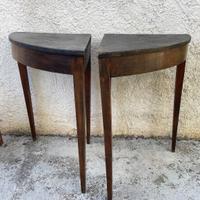 Doppi tavoli ad angolo e tanti mobili eleganti