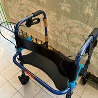 Carrozzina deambulatore per anziani