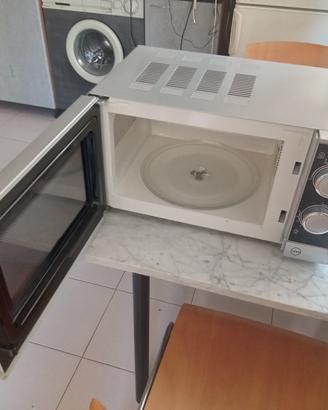 Forno a Microonde combinato con grill SMW 700B1   