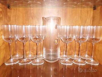 Bicchieri e brocca di cristallo