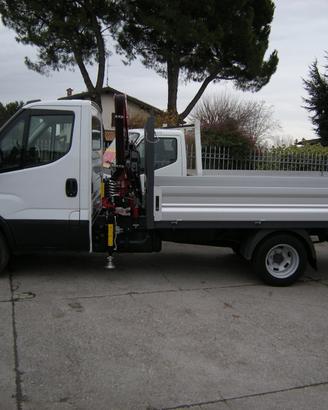 Iveco Daily 35-140 con gru e cassone fisso