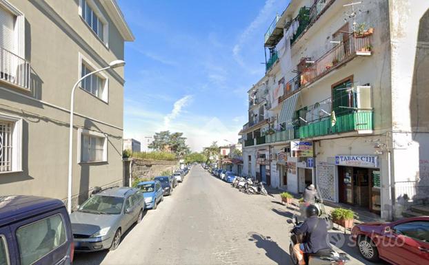 2 LOCALI A CASTELLAMMARE DI STABIA