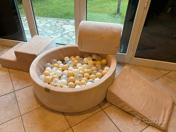 Piscinetta con palline