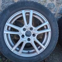 cerchi in lega Ø16 con pneumatici