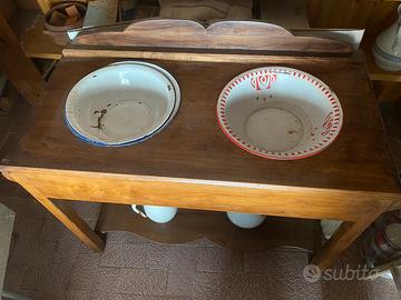 Antico mobile da bagno
