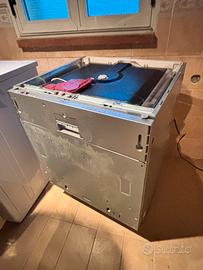 Lavastoviglie Hotpoint Ariston da incasso come nuo