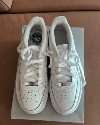 Nike Air Force 1 LE Unisex tg.38 bianche