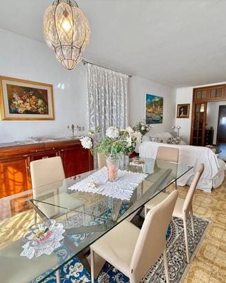 Appartamento di 145 m² con più di 5 locali e box a