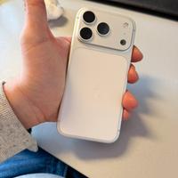 Iphone 17 pro silver + cover