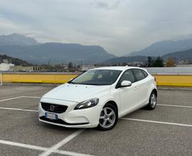 Volvo V40 R-design Momentum WhiteEdition 2016