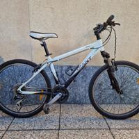 MOUNTAIN BIKE GIANT 26