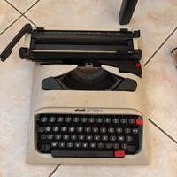 Macchina da scrivere olivetti lettera 12
