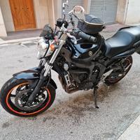 YAMAHA FZ6 S2 con borse telaietti e borsa serbatoi