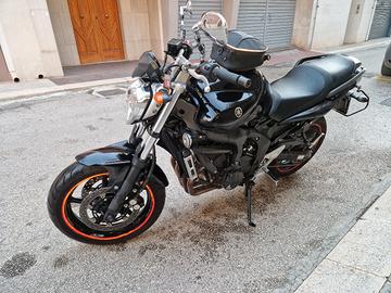 YAMAHA FZ6 S2 con borse telaietti e borsa serbatoi