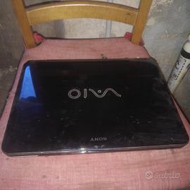 laptop sony  vaio solo per pezzi di ricambio 