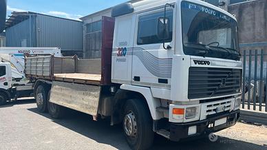 Camion Volvo FL10 3 Assi Ribaltabile