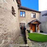 CASA SEMINDIPENDENTE A VIONE