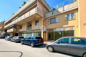 NEGOZIO A GROTTAMMARE