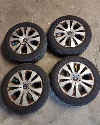 4 pneumatici invernali 215 55 r16 + cerchi in lega