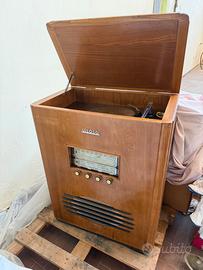 Vintage mobile radio e giradischi