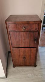 Mobiletto in arte povera