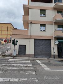 Locale commerciale. Leggi Bene