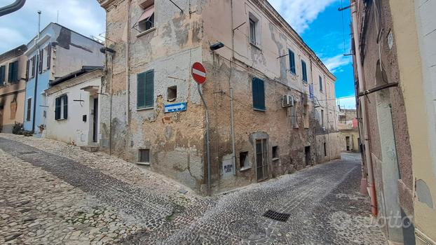 Piazza Mazzotti pochi passi