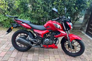 Moto Keeway RKS 125 rossa – €1.500 trattabili