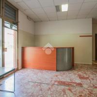 NEGOZIO A CASTELNUOVO RANGONE