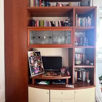 Parete attrezzata in legno con mobile bar&libreria