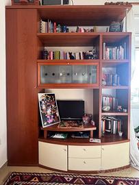 Parete attrezzata in legno con mobile bar&libreria