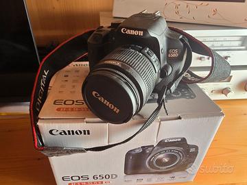 Fotocamera Canon EOS 650D con kit