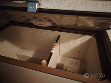 Congelatore a pozzetto grande